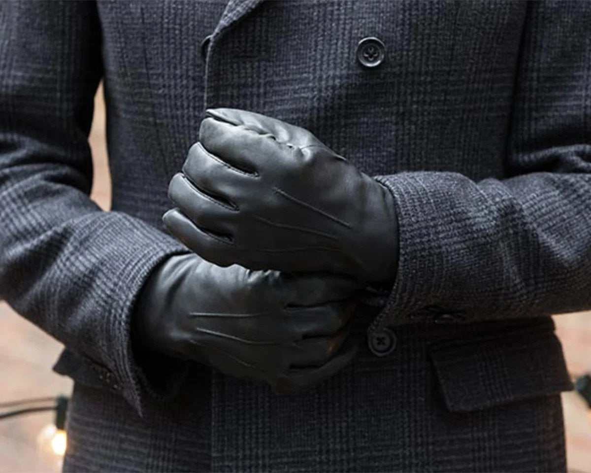 Men's-Gloves-Collection-Man-In-Suit-Wearing-Black-Leather-Gloves