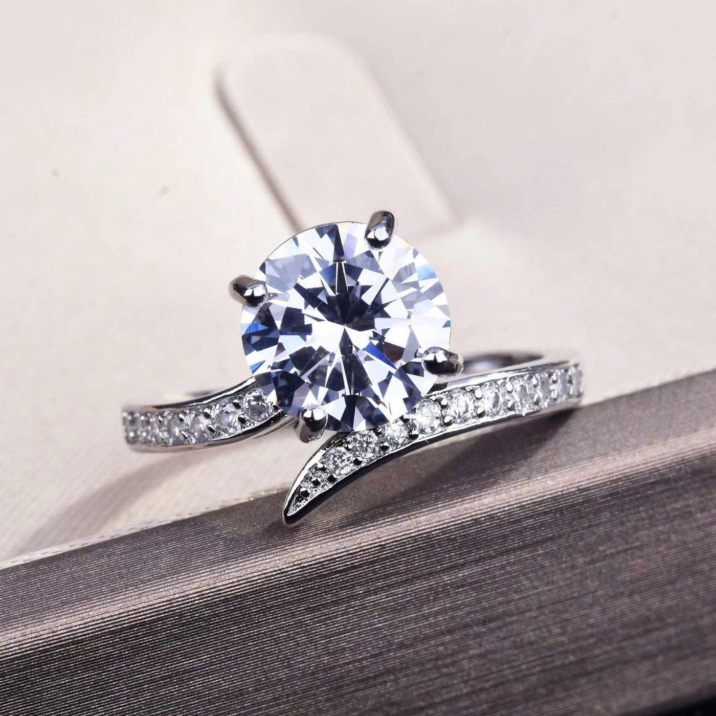 Ring - Women's Eight Heart Eight Arrow Six Claw Moissanite Zircon Wedding Ring